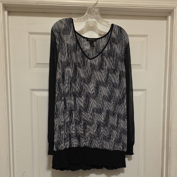 Apt. 9 Monochrome Zigzag Blouse - Picture 1 of 8